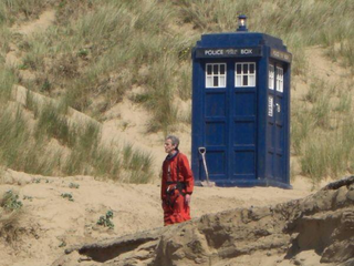 Illustration for article titled Doctor Who lands back in Wales with more set pics
